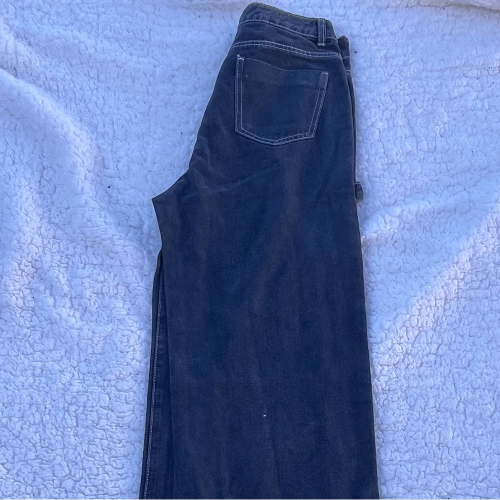 black jeans/pants baggy